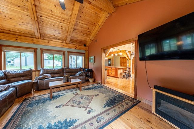 6068 S 142nd Avenue, Rothbury, MI 49452