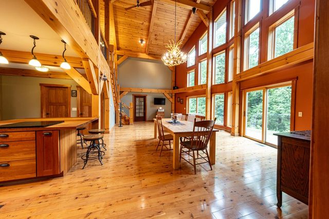 6068 S 142nd Avenue, Rothbury, MI 49452