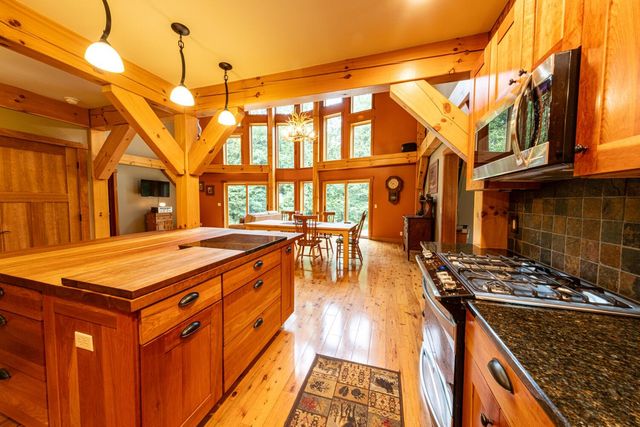 6068 S 142nd Avenue, Rothbury, MI 49452