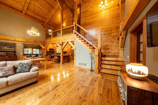 6068 S 142nd Avenue, Rothbury, MI 49452