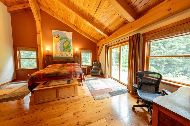 6068 S 142nd Avenue, Rothbury, MI 49452