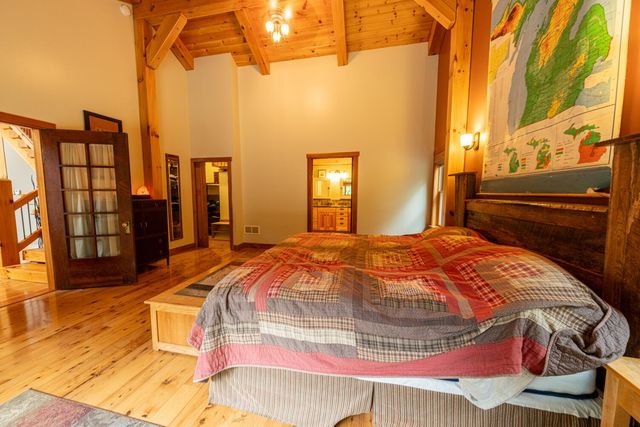 6068 S 142nd Avenue, Rothbury, MI 49452