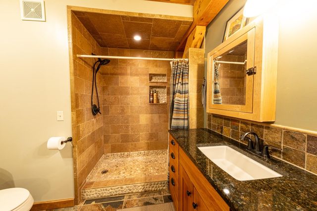 6068 S 142nd Avenue, Rothbury, MI 49452