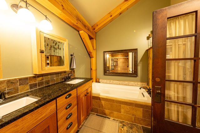 6068 S 142nd Avenue, Rothbury, MI 49452