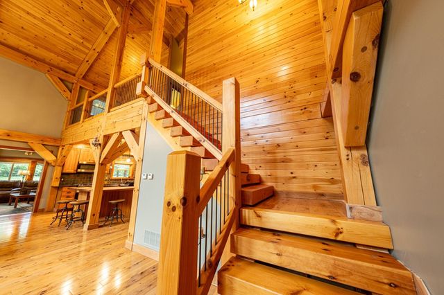 6068 S 142nd Avenue, Rothbury, MI 49452