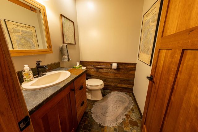 6068 S 142nd Avenue, Rothbury, MI 49452