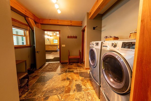 6068 S 142nd Avenue, Rothbury, MI 49452