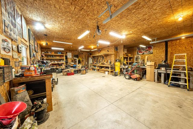 6068 S 142nd Avenue, Rothbury, MI 49452