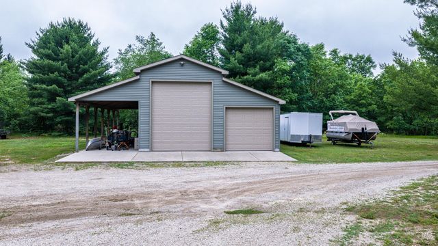 6068 S 142nd Avenue, Rothbury, MI 49452