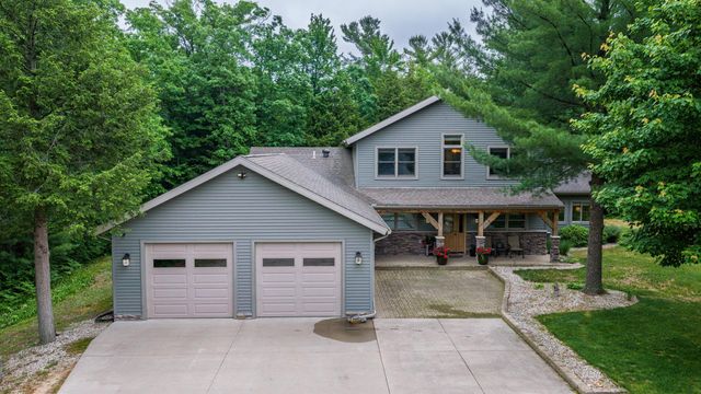 6068 S 142nd Avenue, Rothbury, MI 49452