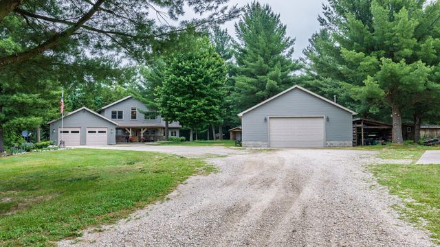 6068 S 142nd Avenue, Rothbury, MI 49452