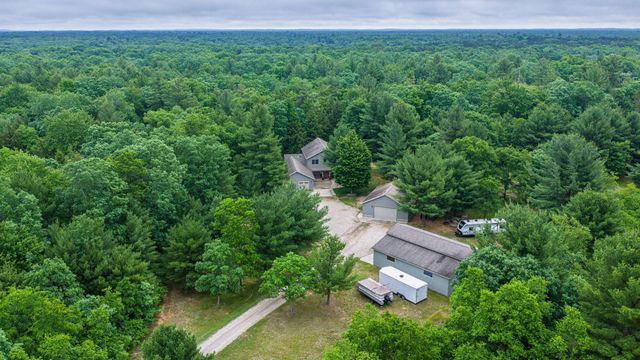 6068 S 142nd Avenue, Rothbury, MI 49452