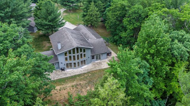 6068 S 142nd Avenue, Rothbury, MI 49452