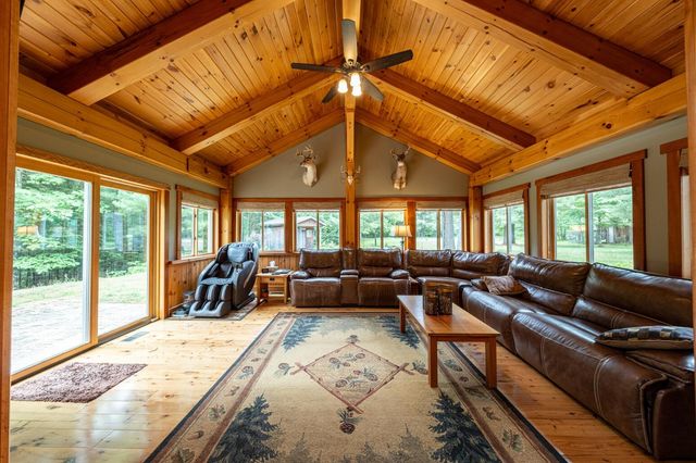 6068 S 142nd Avenue, Rothbury, MI 49452