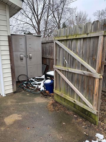 807 W CORRINGTON Avenue, Peoria, IL 61604