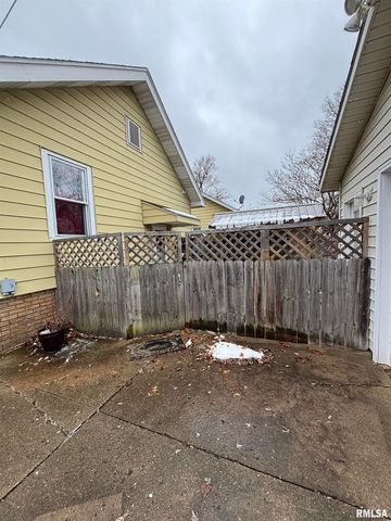 807 W CORRINGTON Avenue, Peoria, IL 61604