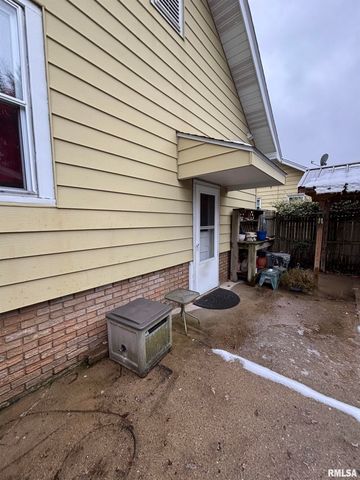 807 W CORRINGTON Avenue, Peoria, IL 61604