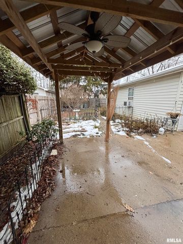 807 W CORRINGTON Avenue, Peoria, IL 61604