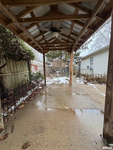 807 W CORRINGTON Avenue, Peoria, IL 61604