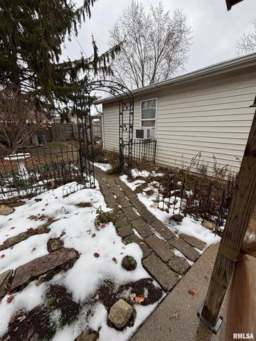 807 W CORRINGTON Avenue, Peoria, IL 61604