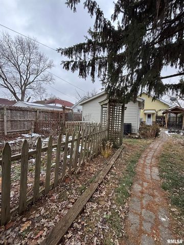 807 W CORRINGTON Avenue, Peoria, IL 61604