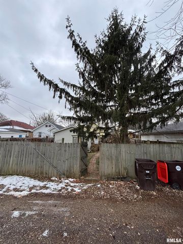 807 W CORRINGTON Avenue, Peoria, IL 61604