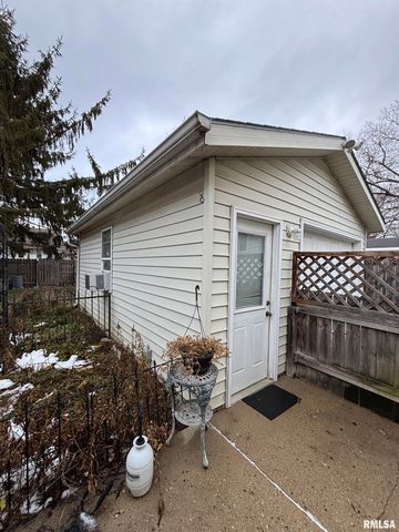 807 W CORRINGTON Avenue, Peoria, IL 61604