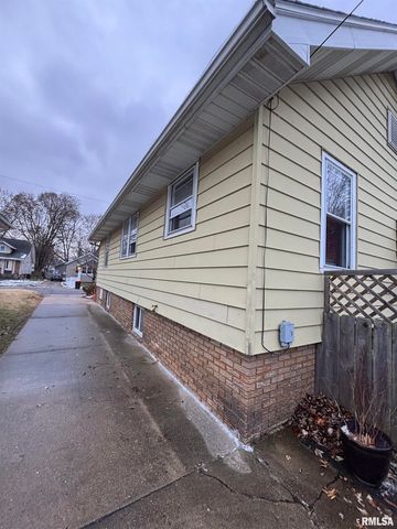 807 W CORRINGTON Avenue, Peoria, IL 61604