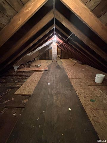 807 W CORRINGTON Avenue, Peoria, IL 61604