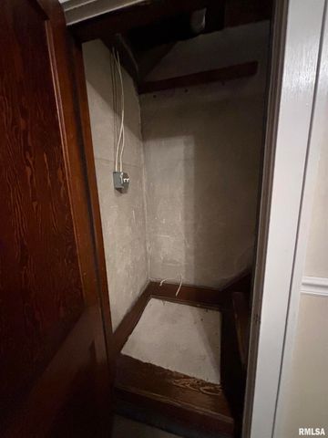 807 W CORRINGTON Avenue, Peoria, IL 61604