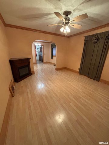 807 W CORRINGTON Avenue, Peoria, IL 61604