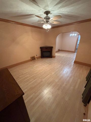 807 W CORRINGTON Avenue, Peoria, IL 61604