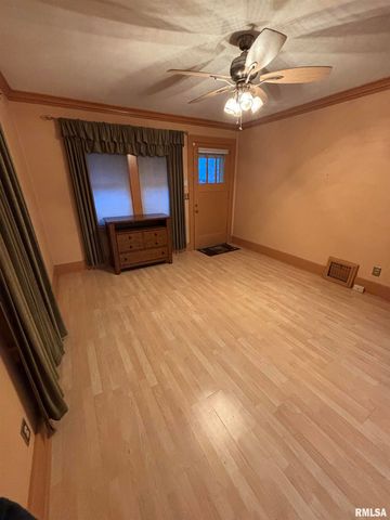 807 W CORRINGTON Avenue, Peoria, IL 61604