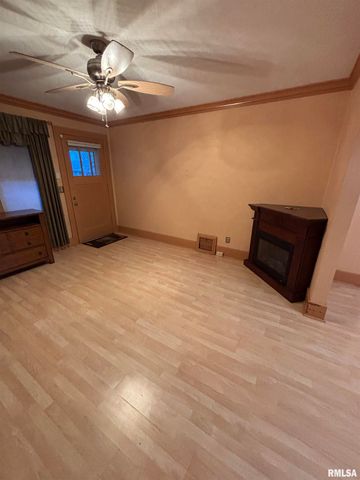 807 W CORRINGTON Avenue, Peoria, IL 61604