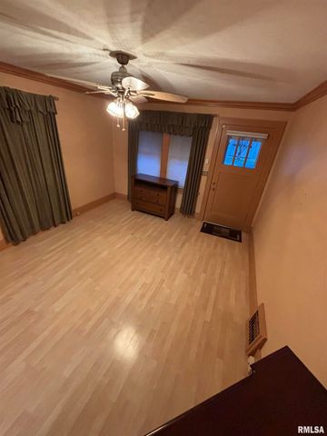 807 W CORRINGTON Avenue, Peoria, IL 61604