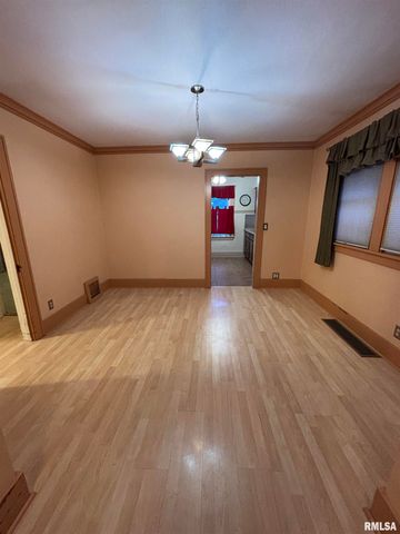 807 W CORRINGTON Avenue, Peoria, IL 61604