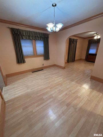 807 W CORRINGTON Avenue, Peoria, IL 61604