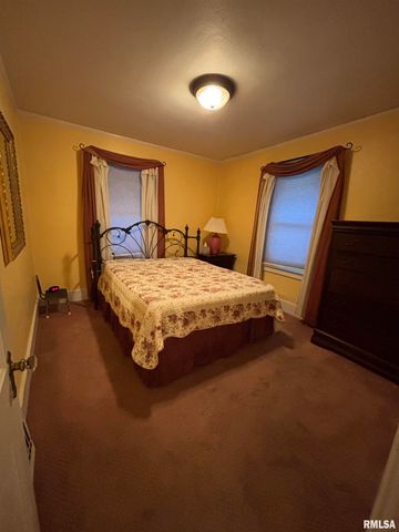 807 W CORRINGTON Avenue, Peoria, IL 61604