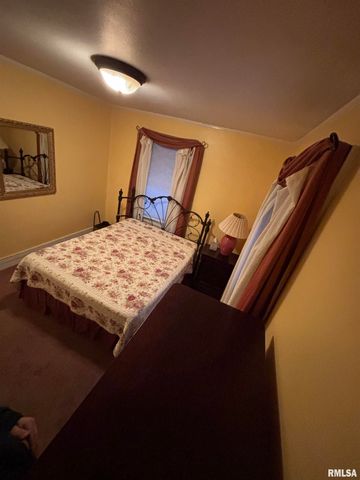 807 W CORRINGTON Avenue, Peoria, IL 61604