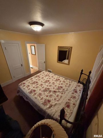 807 W CORRINGTON Avenue, Peoria, IL 61604