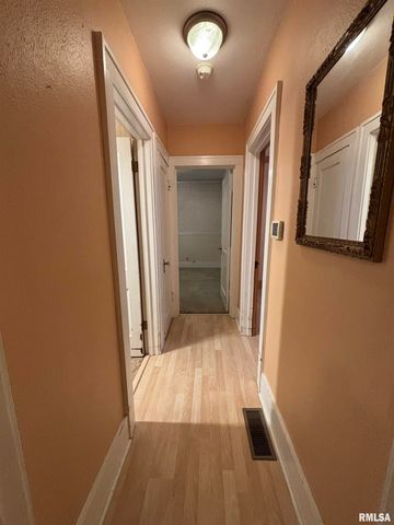 807 W CORRINGTON Avenue, Peoria, IL 61604