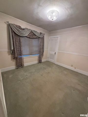 807 W CORRINGTON Avenue, Peoria, IL 61604