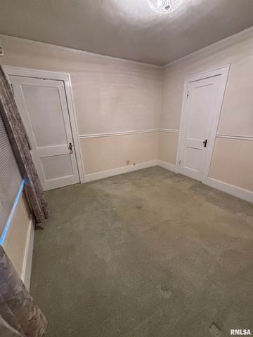 807 W CORRINGTON Avenue, Peoria, IL 61604