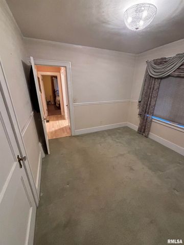 807 W CORRINGTON Avenue, Peoria, IL 61604