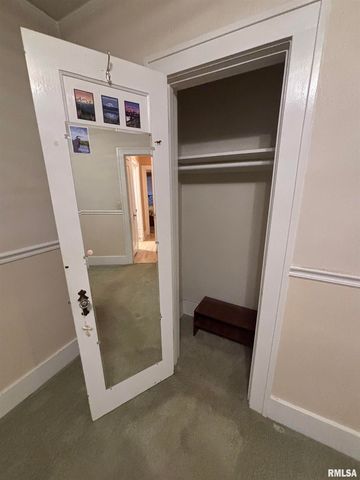 807 W CORRINGTON Avenue, Peoria, IL 61604