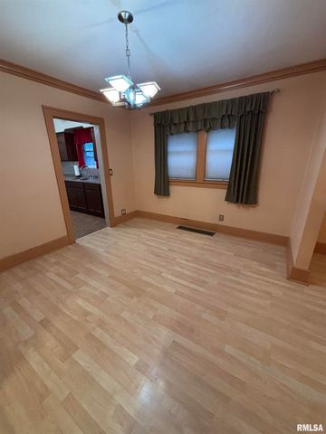 807 W CORRINGTON Avenue, Peoria, IL 61604