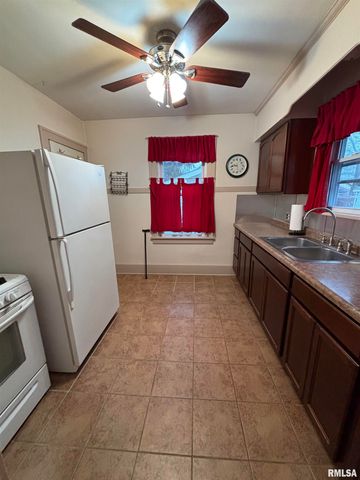 807 W CORRINGTON Avenue, Peoria, IL 61604