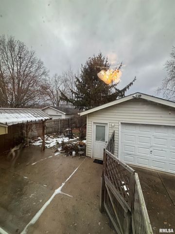 807 W CORRINGTON Avenue, Peoria, IL 61604