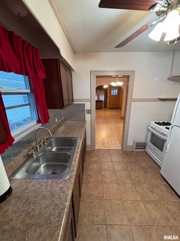 807 W CORRINGTON Avenue, Peoria, IL 61604