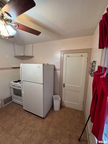 807 W CORRINGTON Avenue, Peoria, IL 61604